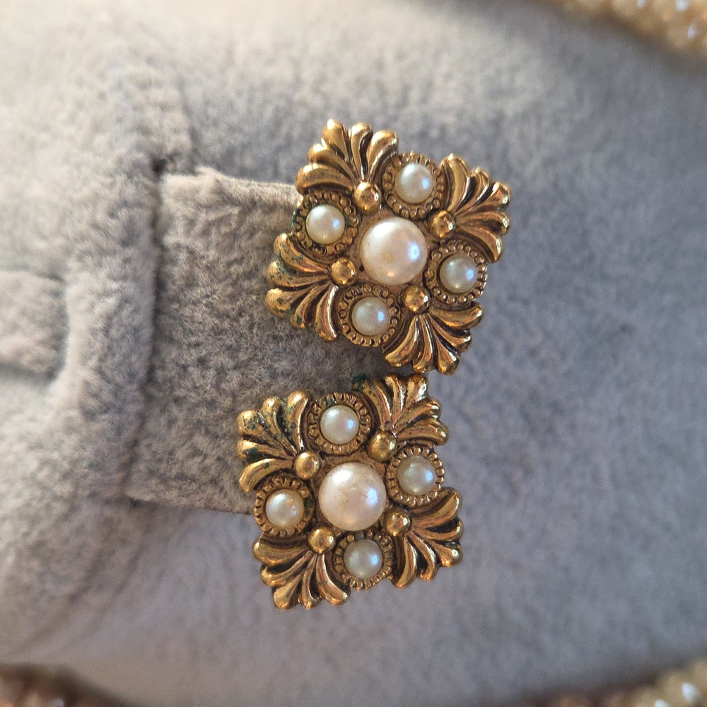Vintage Champagne and Cream Colored Necklace Set w/ Removable Brooch - Picture 3 of 11